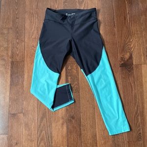 Under Armour Heatgear leggings in black and cyan, M